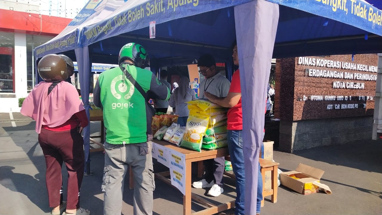 DKUKMPP Kota Cirebon Gelar Bazzar Kepokmas : Mall UKM Klemprakan dan Senam Sehat untuk Masyarakat