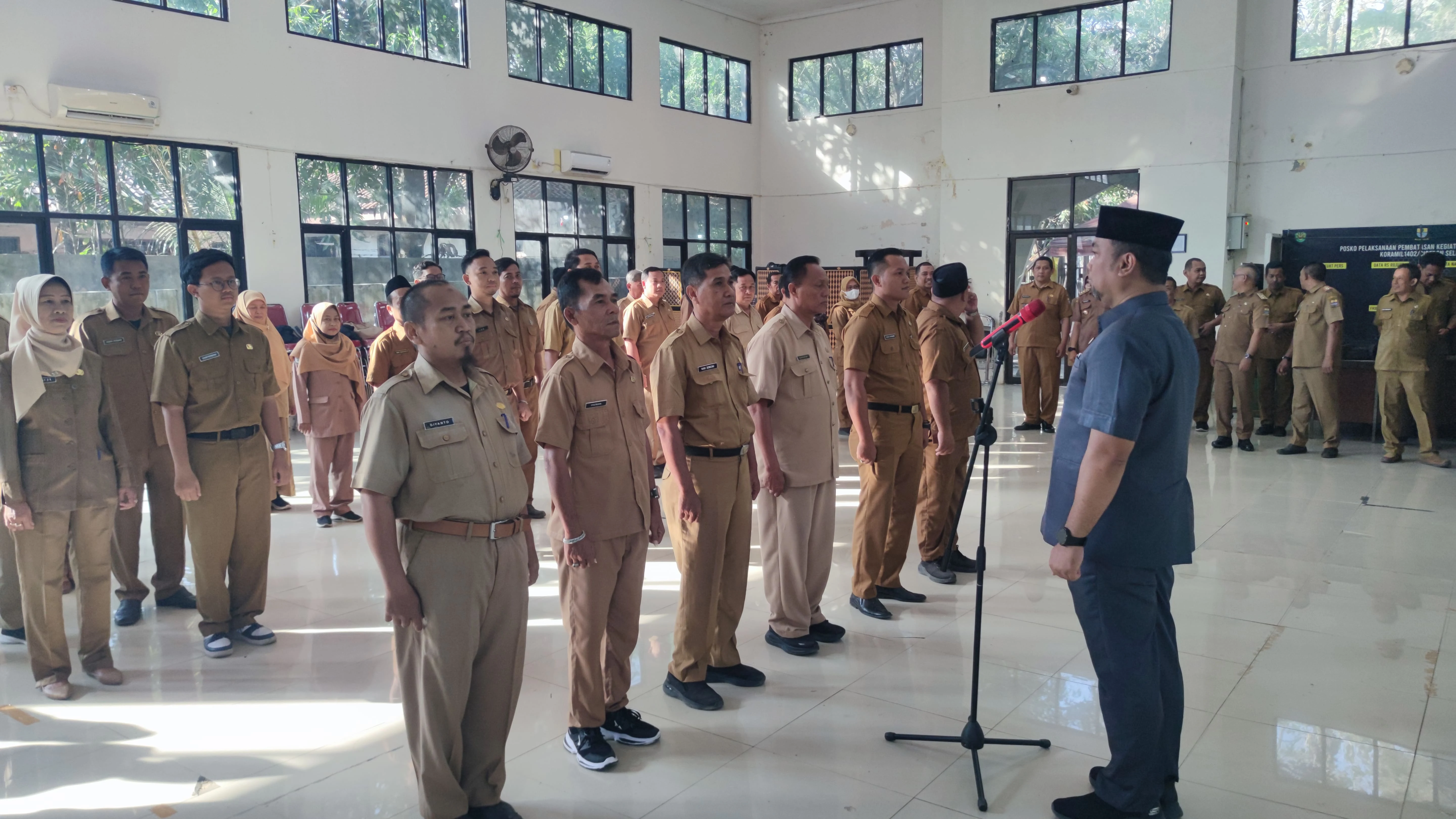 Camat Harjamukti Perkenalkan Pejabat Definitif dalam Apel Pagi Pegawai