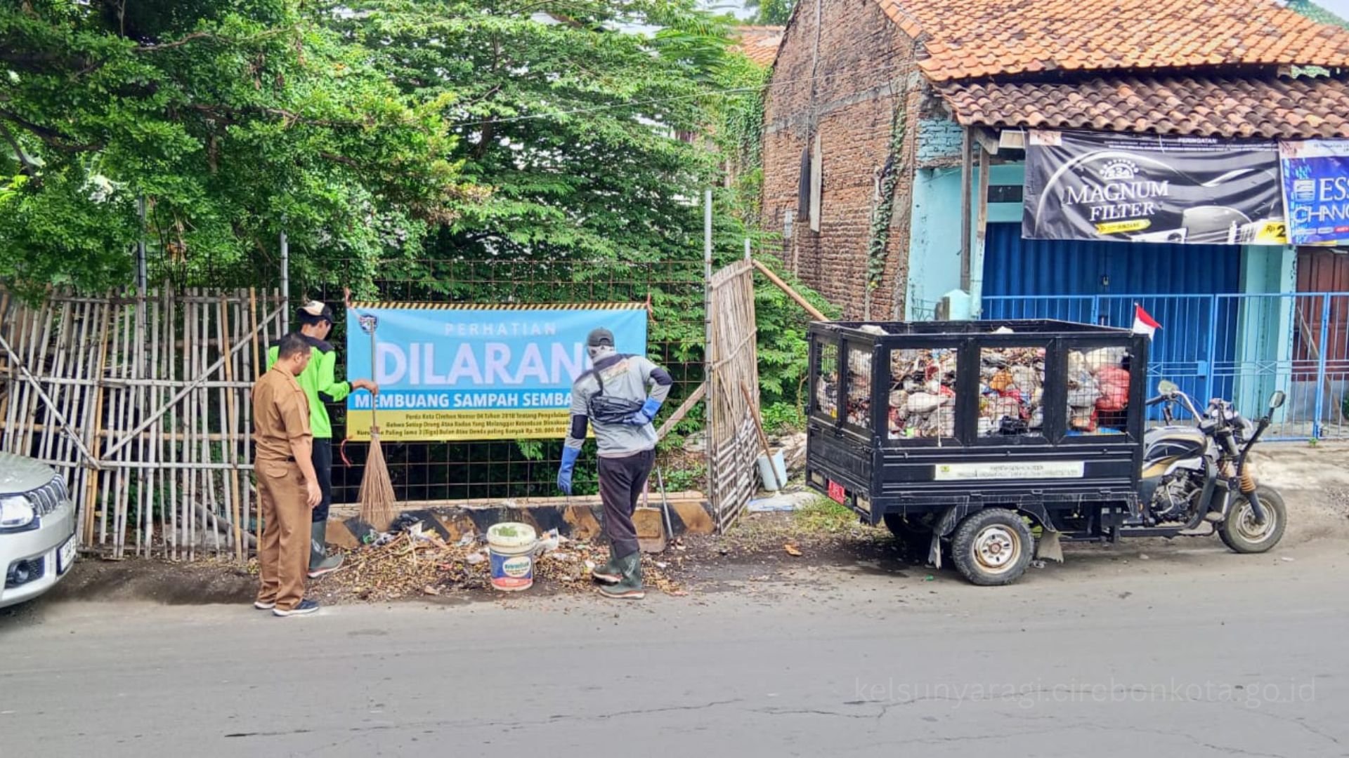Pembersihan Sampah Liar di wilayah RW.11 Bima Indah