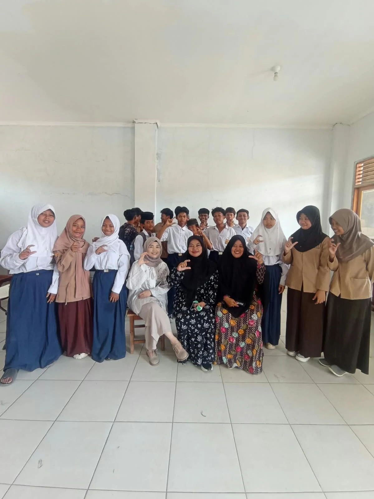 Puskesmas Sitopeng Gelar Edukasi Pertolongan Pertama pada Luka Psikologis di MTs Rohimiah